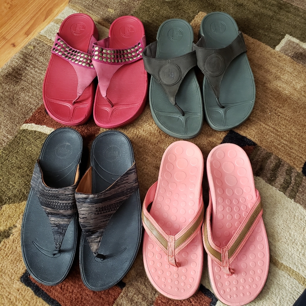 4 pair flip flops sz 9